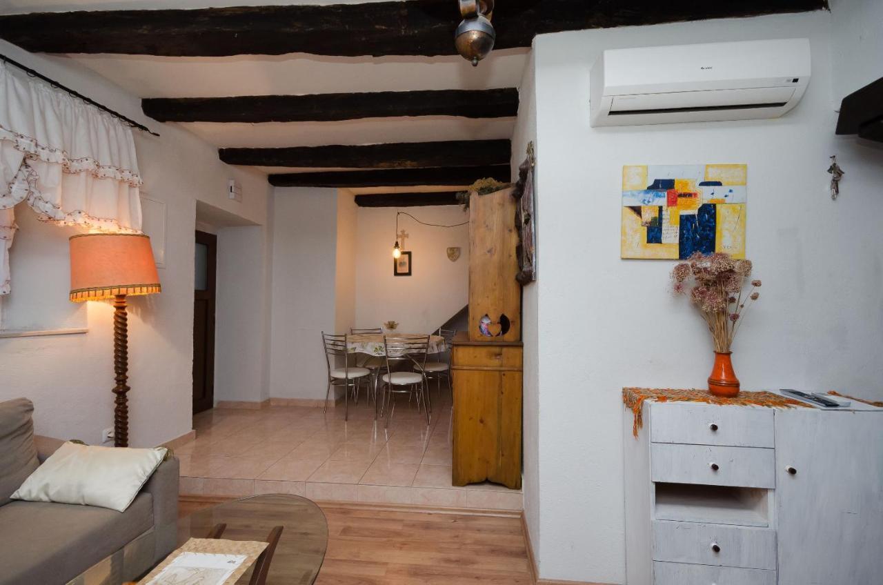 Appartement Under Ancient Roofs Vrbnik Extérieur photo