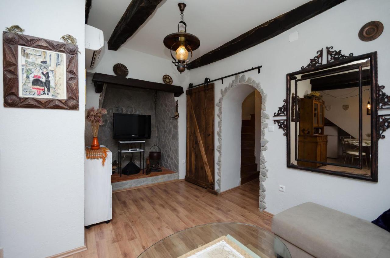 Appartement Under Ancient Roofs Vrbnik Extérieur photo