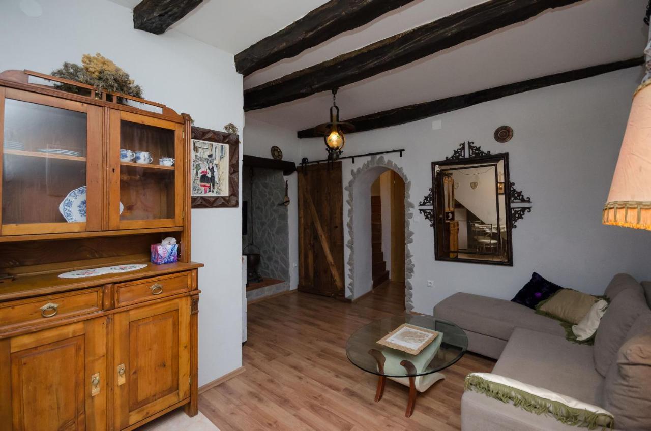 Appartement Under Ancient Roofs Vrbnik Extérieur photo